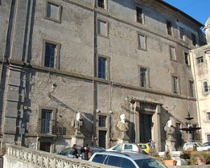 375px-Palazzo_Giustiniani-Odescalchi_(Bassano_Romano)_1